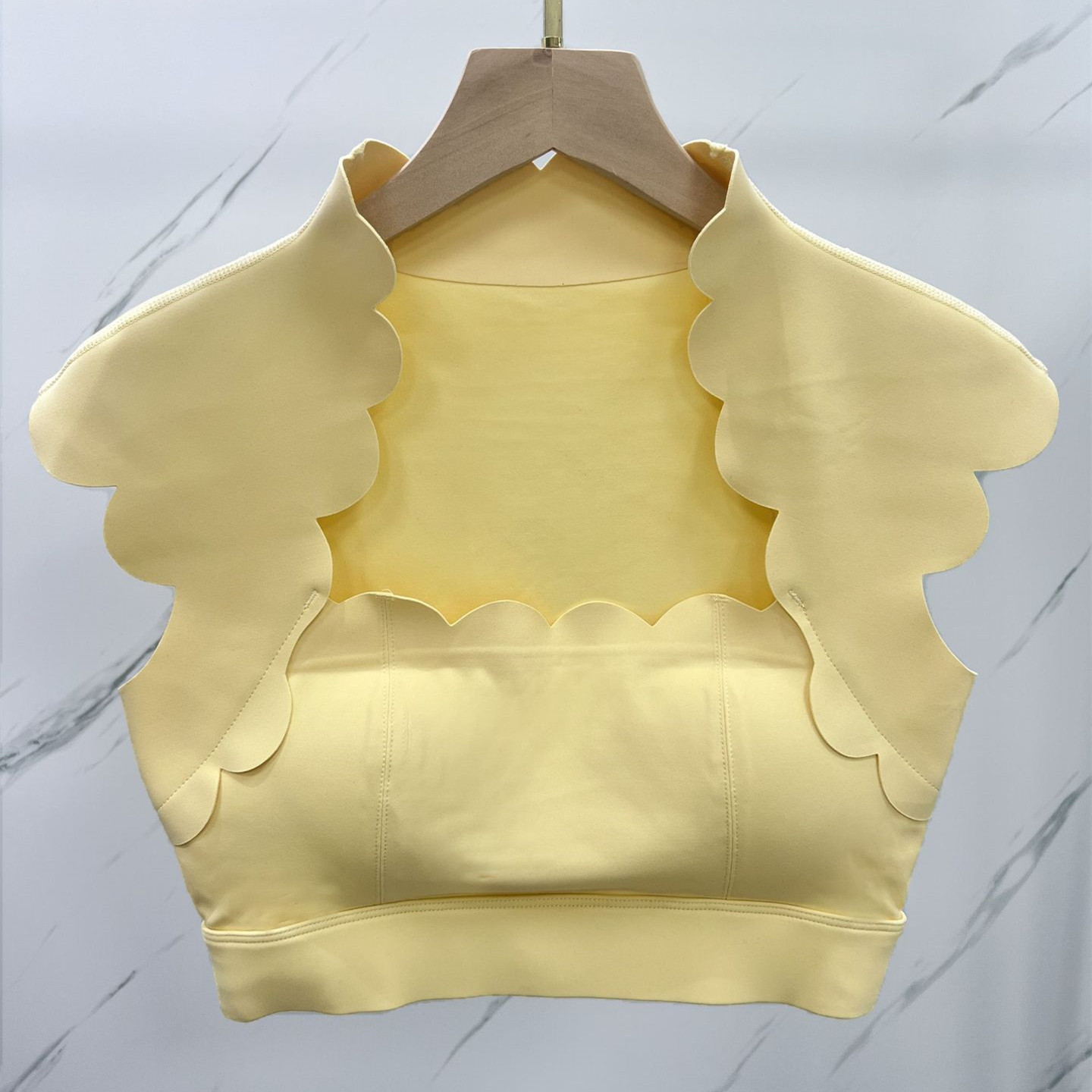 Sportbeha met golvende rand vo - Sports Bra Racerback recensie en prijs